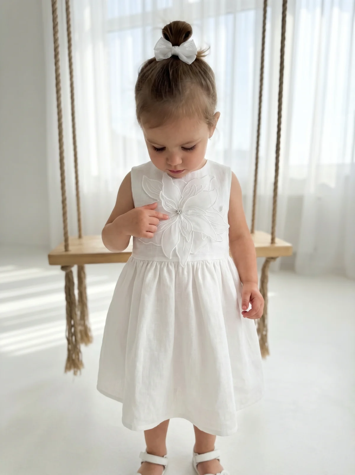 Suknelė su gėle šventei