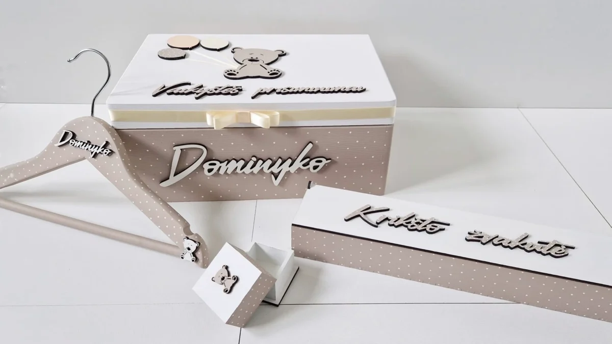 Personalizuotas rinkinys su krikšto dėže ir priedais - Image 2