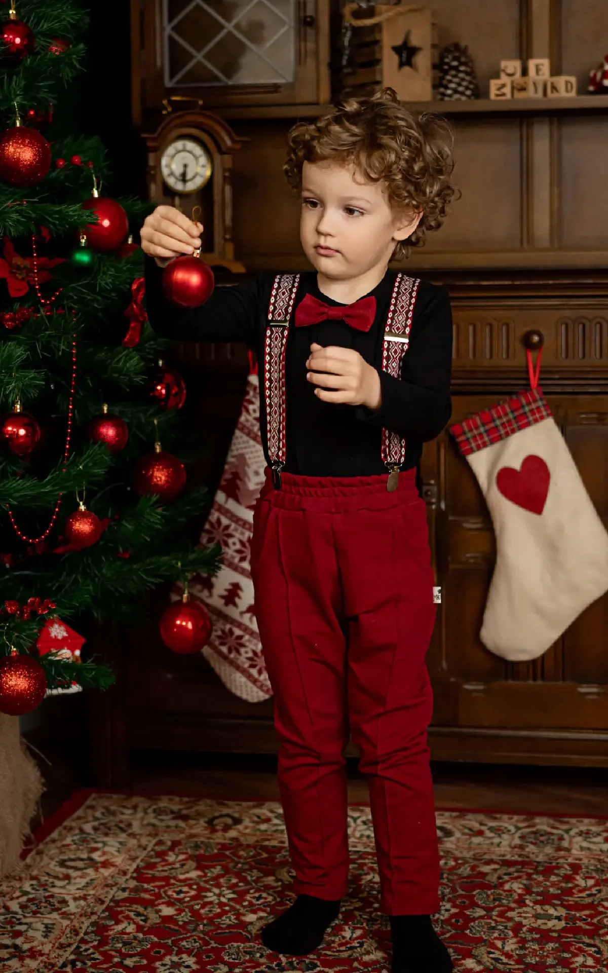 trikotažinis puošnus kostiumas