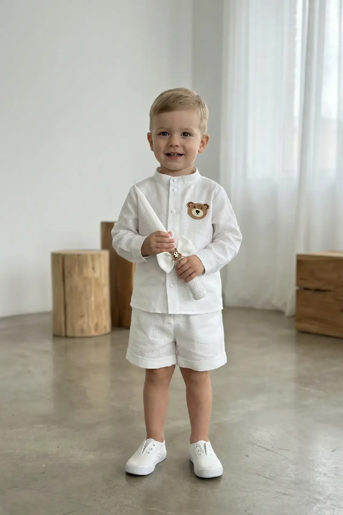 Baltas kostiumėlis su šortais