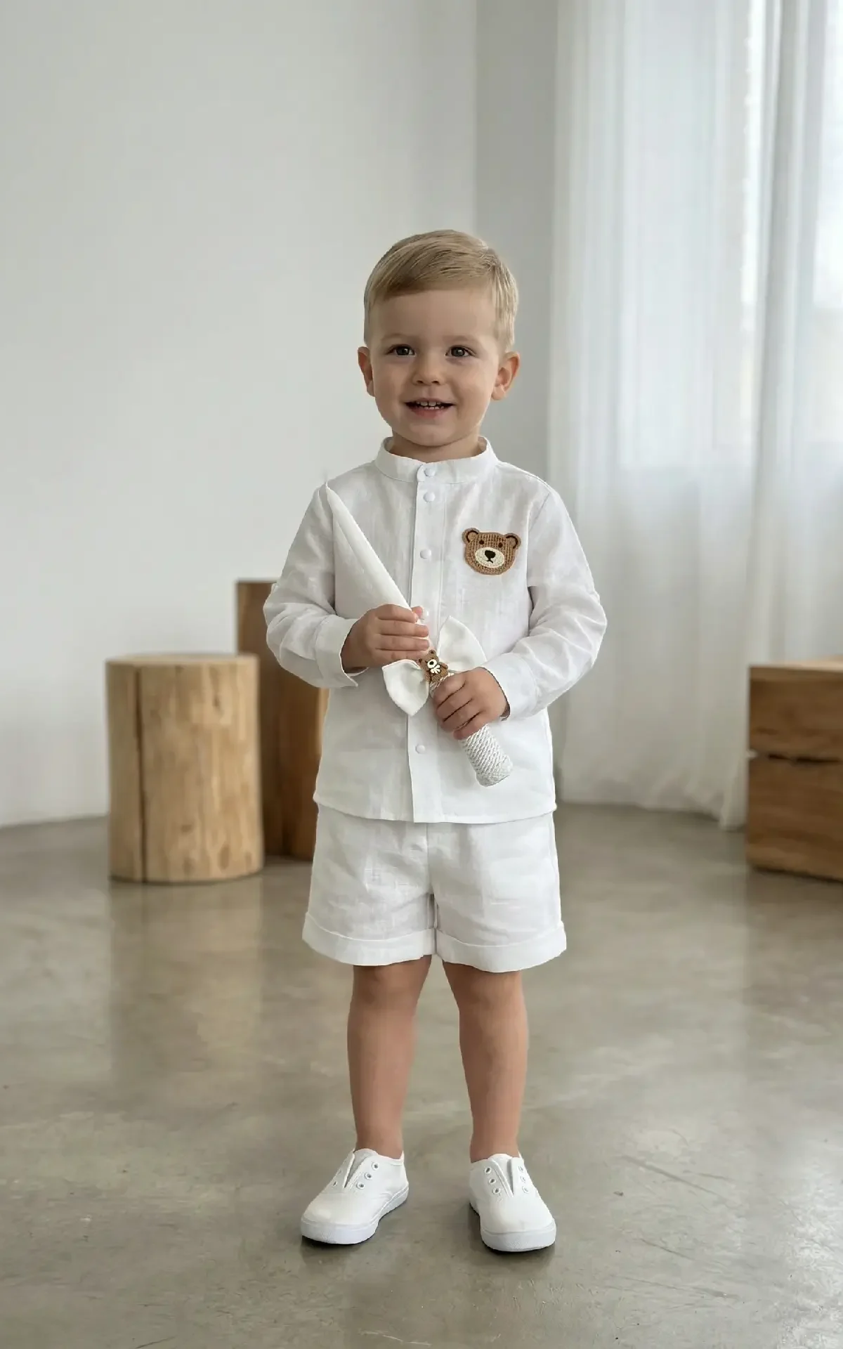 Baltas kostiumėlis su šortais