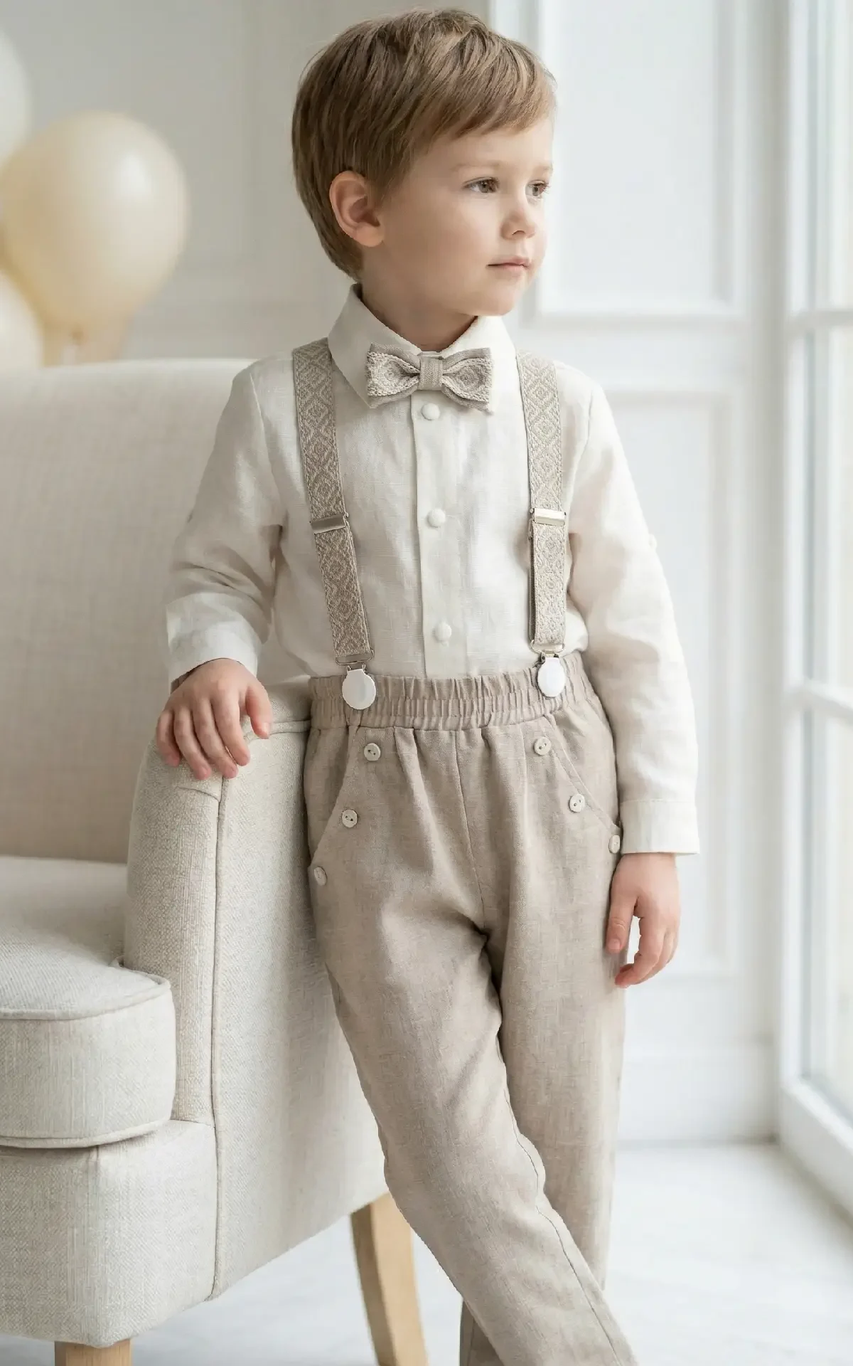 Kostiumėlis su etno petnešomis