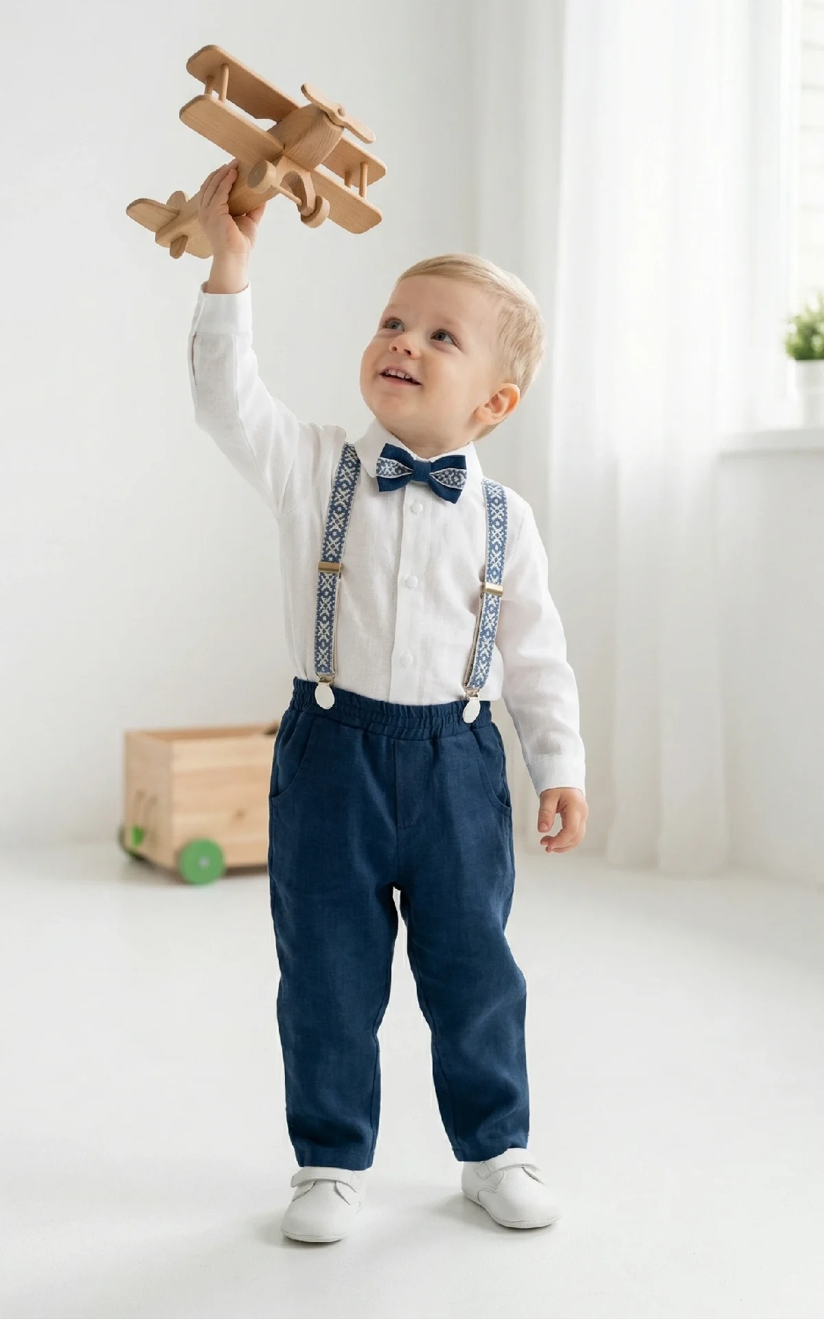 Mėlynas krikštynų kostiumas