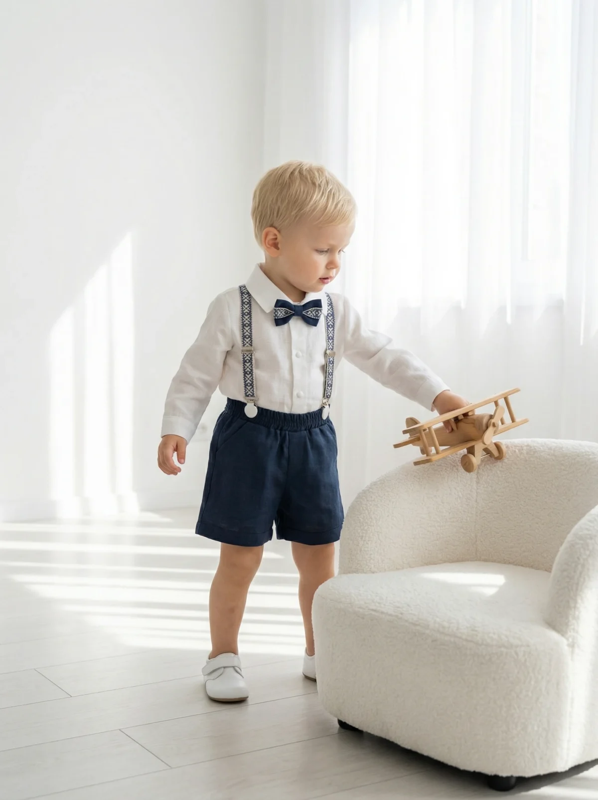 Mėlynas krikštynų kostiumas