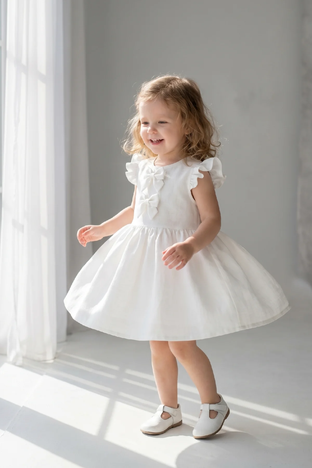 Suknelė su kaspinukais