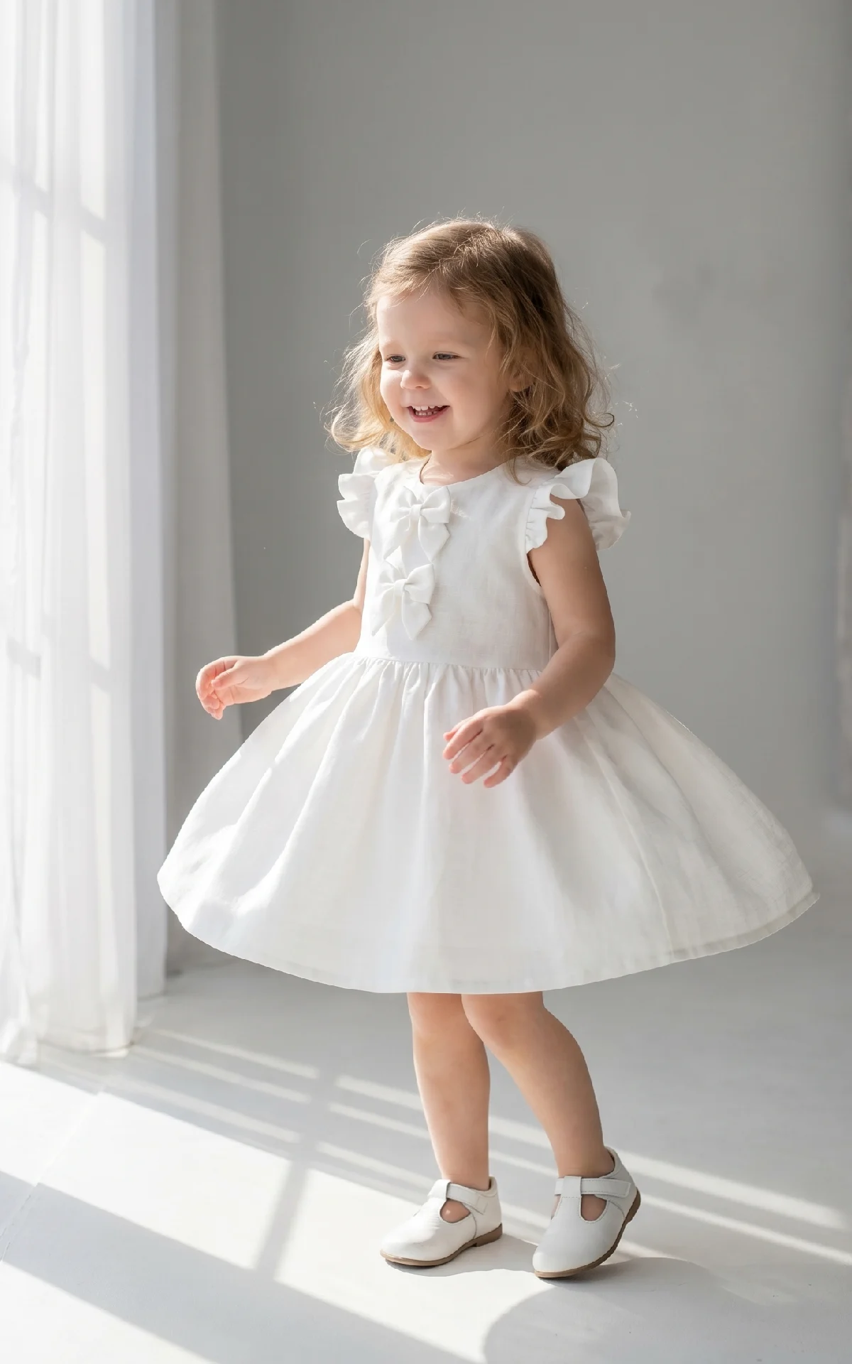 Suknelė su kaspinukais